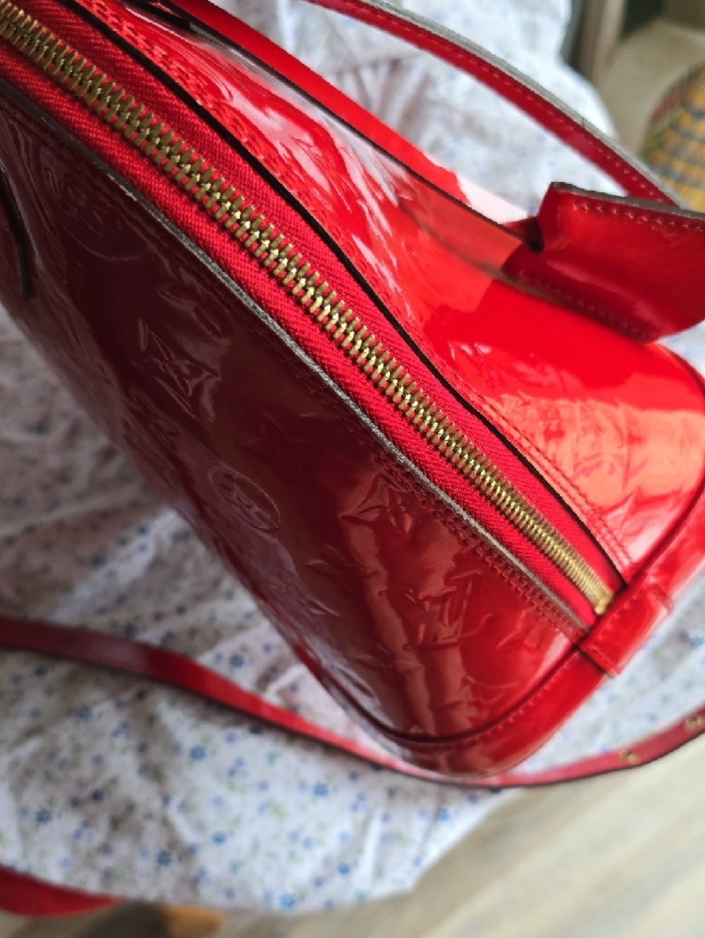 Perfect Condition! Never Used! Louis Vuitton Red Verni Medium Alma - Picture 9 of 11